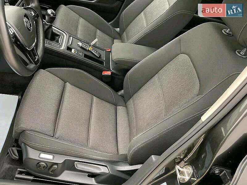 Универсал Volkswagen Passat 2017 в Бориславе