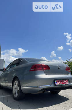 Седан Volkswagen Passat 2012 в Тячеві