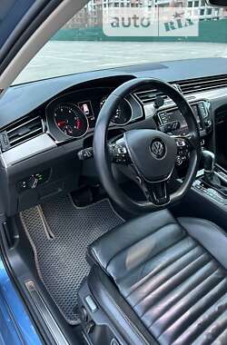 Универсал Volkswagen Passat 2014 в Киеве