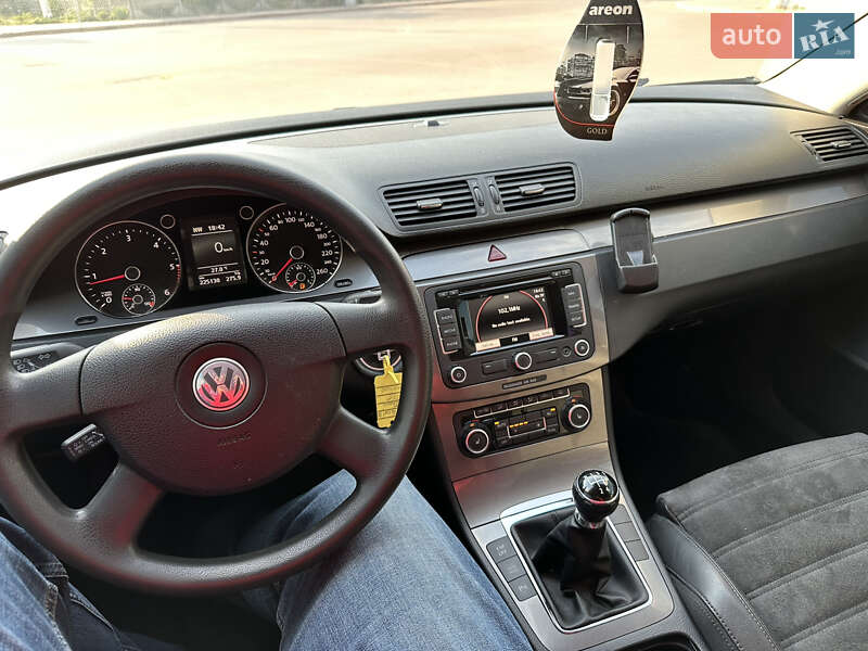 Универсал Volkswagen Passat 2010 в Овруче
