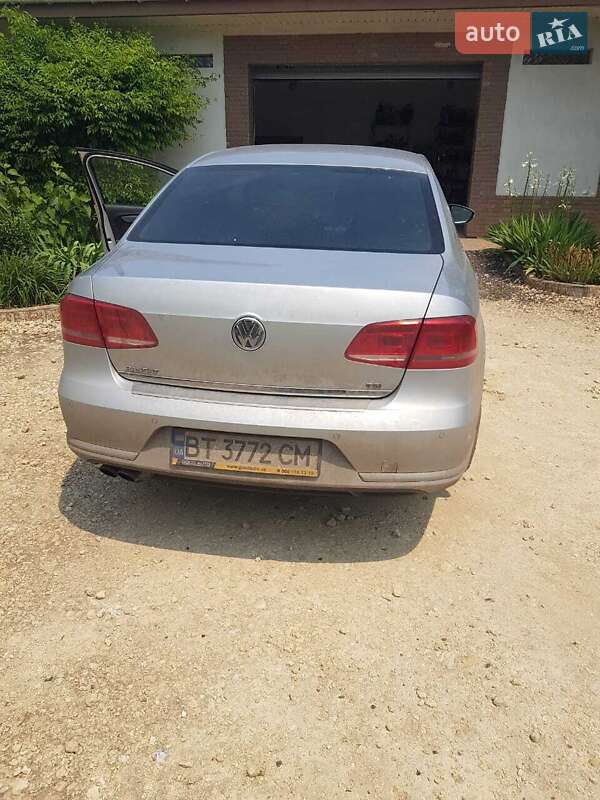 Седан Volkswagen Passat 2012 в Херсоні