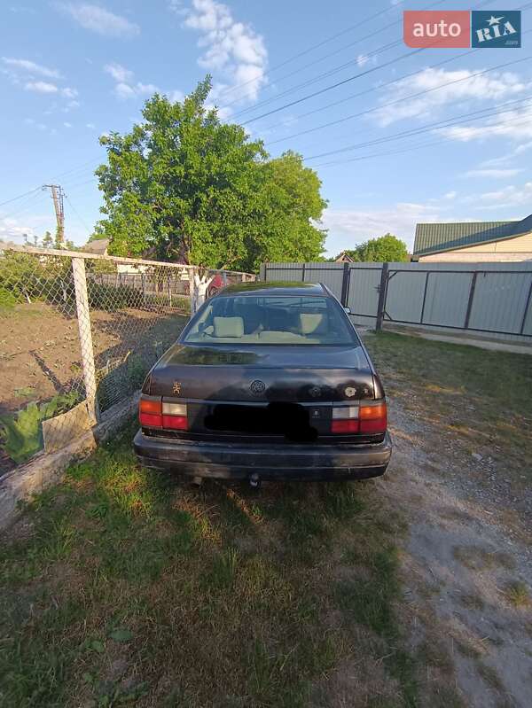 Седан Volkswagen Passat 1992 в Барышевке