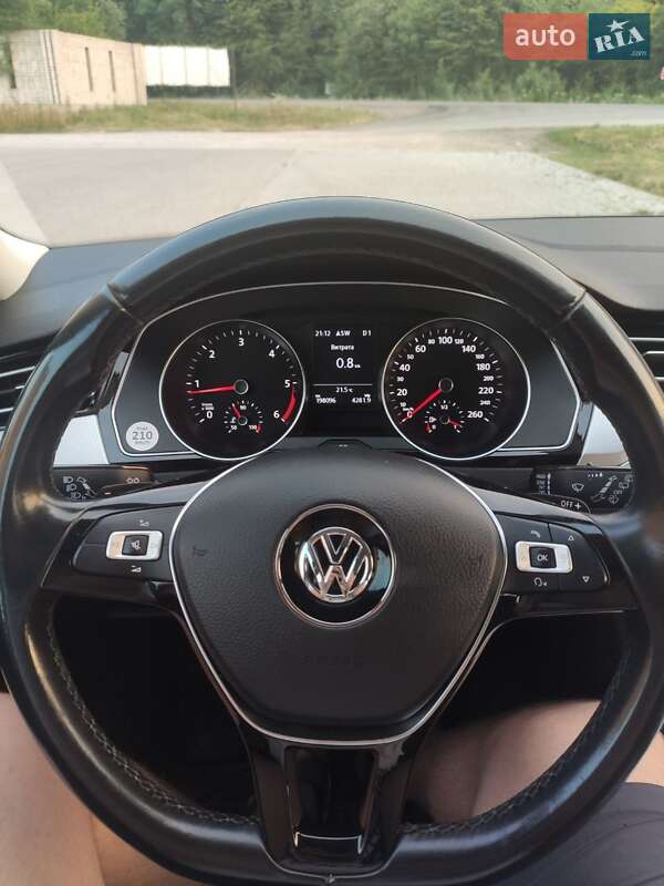 Універсал Volkswagen Passat 2017 в Тернополі