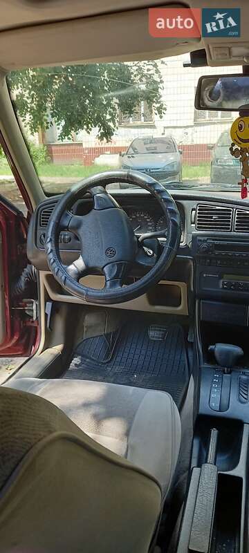 Седан Volkswagen Passat 1996 в Киеве