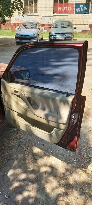 Седан Volkswagen Passat 1996 в Киеве