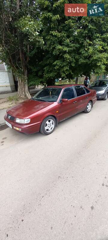 Седан Volkswagen Passat 1996 в Киеве