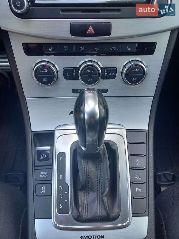 Універсал Volkswagen Passat 2013 в Одесі