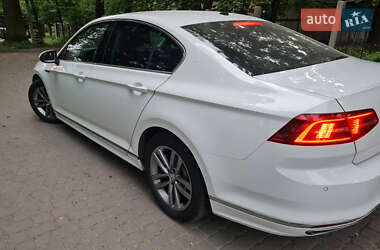 Седан Volkswagen Passat 2016 в Львове