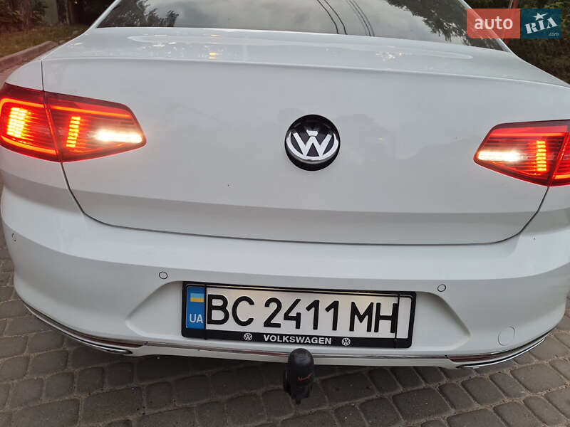 Седан Volkswagen Passat 2016 в Львове