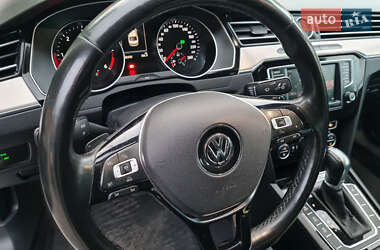 Седан Volkswagen Passat 2016 в Львове