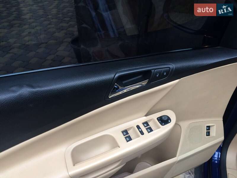 Універсал Volkswagen Passat 2008 в Бродах