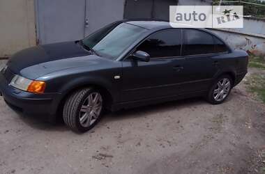 Седан Volkswagen Passat 1999 в Киеве