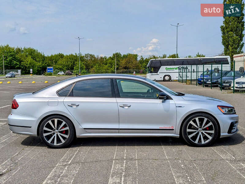 Седан Volkswagen Passat 2018 в Одессе