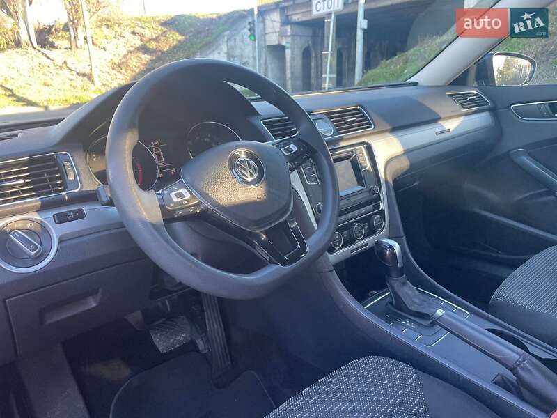 Седан Volkswagen Passat 2016 в Дніпрі