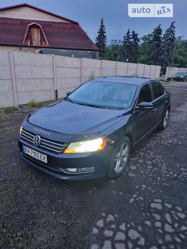 Седан Volkswagen Passat 2012 в Добропіллі