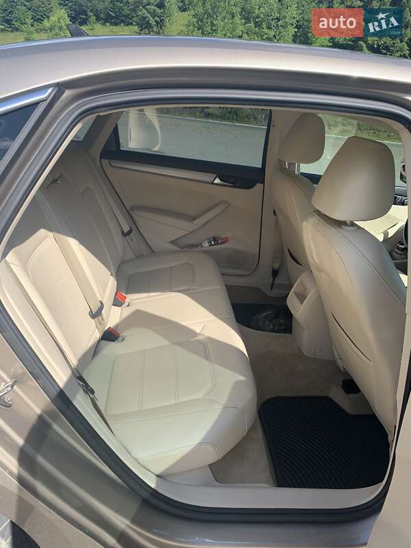 Седан Volkswagen Passat 2015 в Хусті
