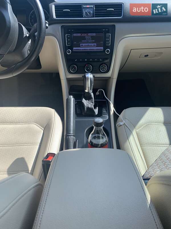 Седан Volkswagen Passat 2015 в Хусті