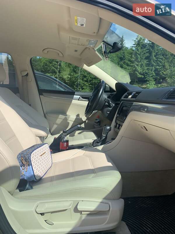 Седан Volkswagen Passat 2015 в Хусті