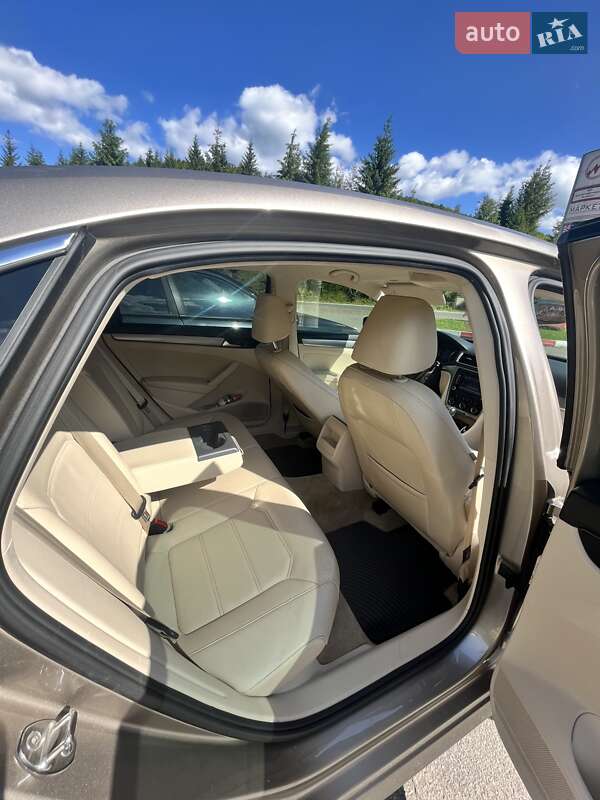Седан Volkswagen Passat 2015 в Хусті