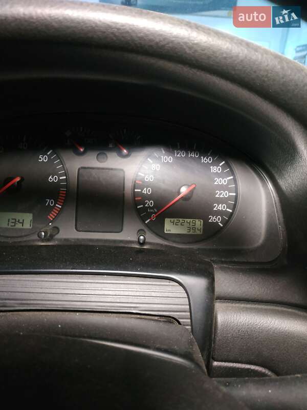 Седан Volkswagen Passat 1998 в Харкові