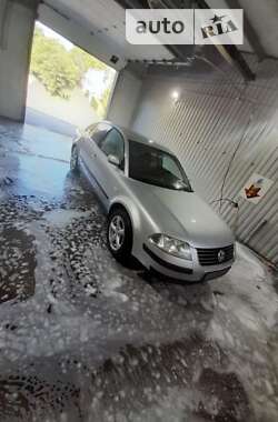 Седан Volkswagen Passat 2002 в Виннице