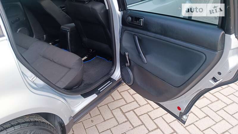 Седан Volkswagen Passat 2001 в Красилові