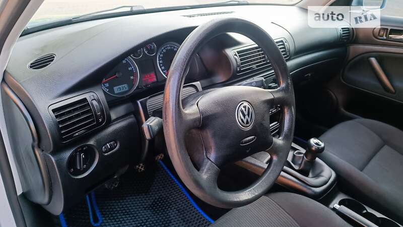Седан Volkswagen Passat 2001 в Красилові