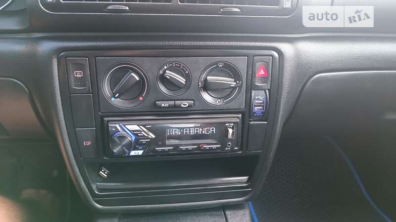 Седан Volkswagen Passat 2001 в Красилові