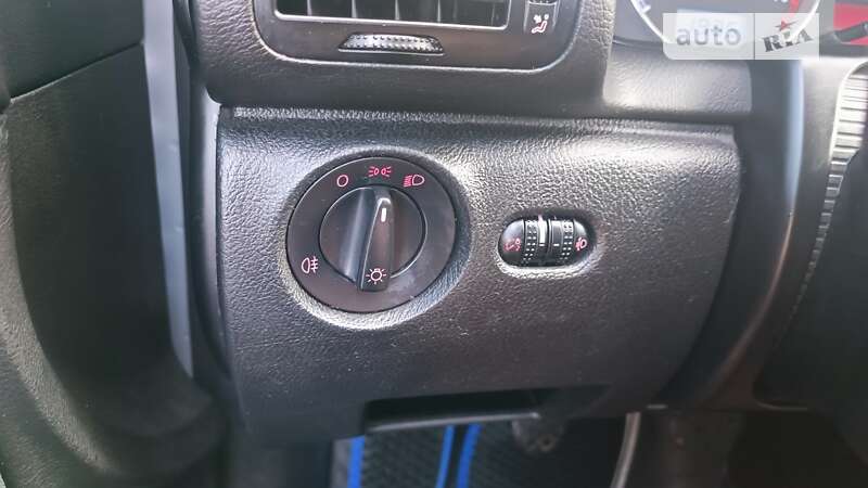 Седан Volkswagen Passat 2001 в Красилові