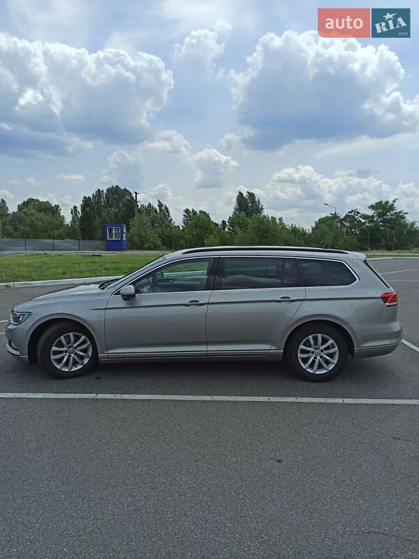 Универсал Volkswagen Passat 2015 в Киеве