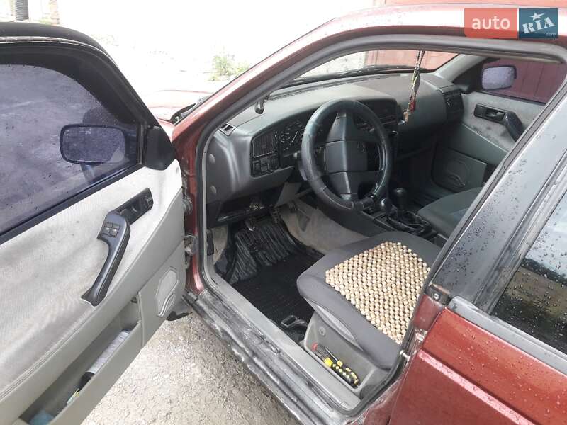 Седан Volkswagen Passat 1992 в Тернополі