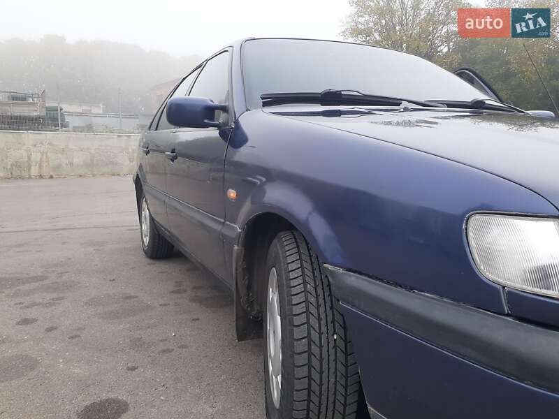 Седан Volkswagen Passat 1996 в Рівному