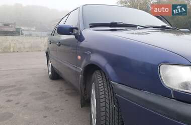 Седан Volkswagen Passat 1996 в Ровно