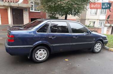 Седан Volkswagen Passat 1996 в Ровно