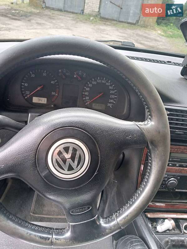 Універсал Volkswagen Passat 2000 в Запоріжжі