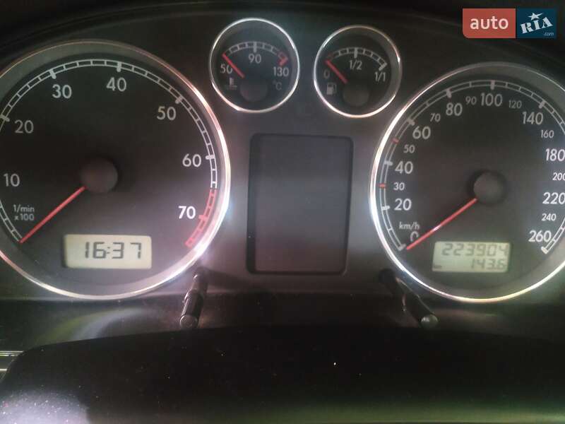 Седан Volkswagen Passat 2001 в Ахтырке