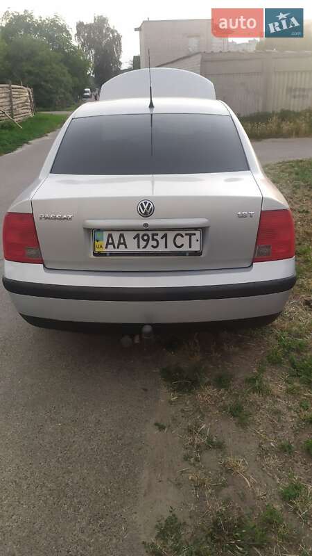 Седан Volkswagen Passat 2000 в Киеве