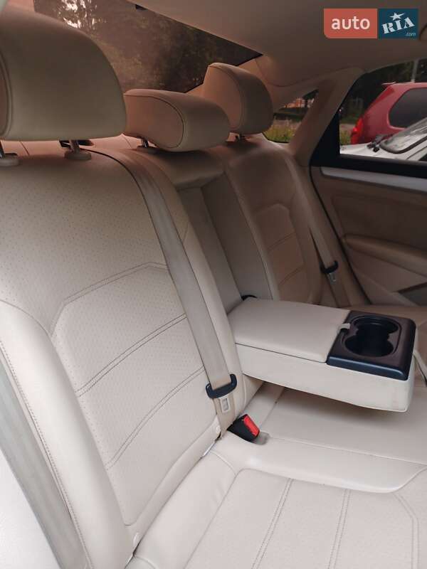 Седан Volkswagen Passat 2011 в Києві