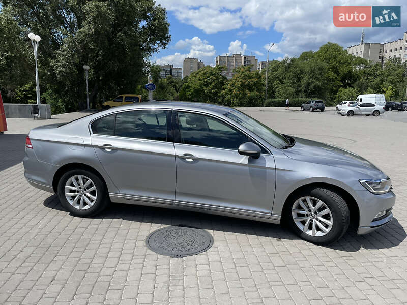 Седан Volkswagen Passat 2019 в Запорожье
