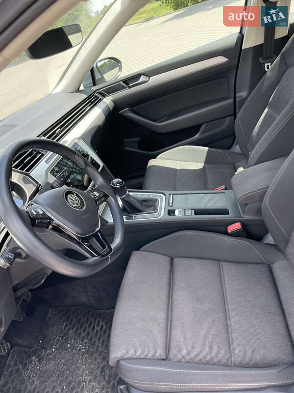 Седан Volkswagen Passat 2019 в Запорожье