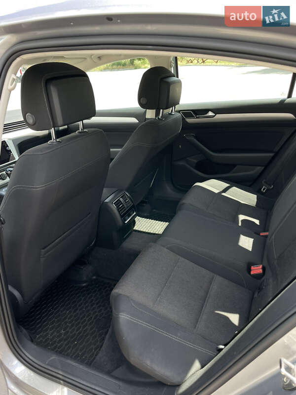 Седан Volkswagen Passat 2019 в Запорожье