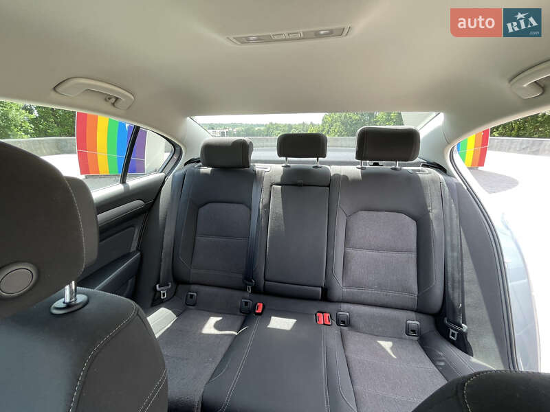 Седан Volkswagen Passat 2019 в Запорожье