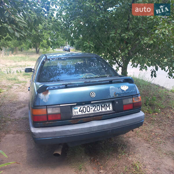 Седан Volkswagen Passat 1990 в Витовском районе