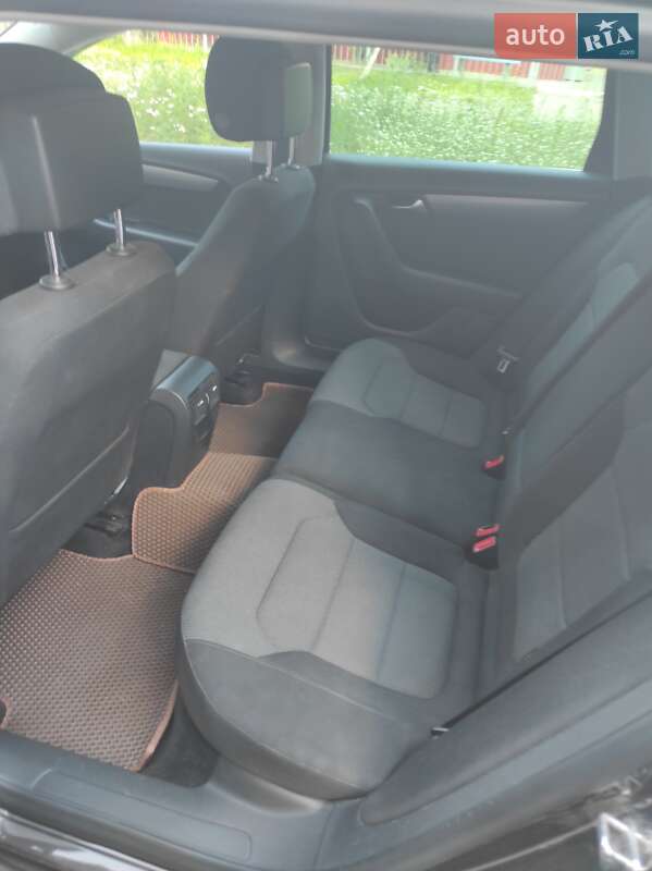Універсал Volkswagen Passat 2013 в Житомирі