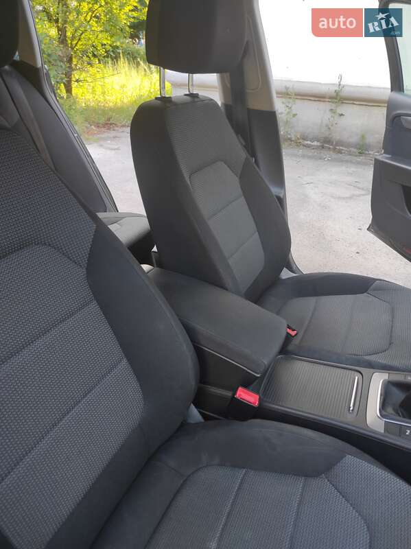 Універсал Volkswagen Passat 2013 в Житомирі