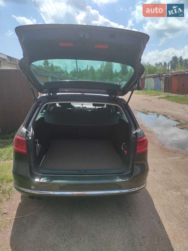 Універсал Volkswagen Passat 2013 в Житомирі