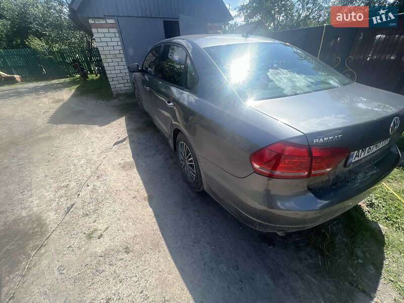 Седан Volkswagen Passat 2013 в Звягелі