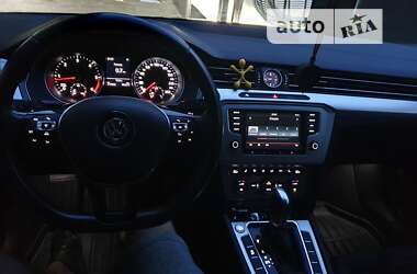 Седан Volkswagen Passat 2015 в 