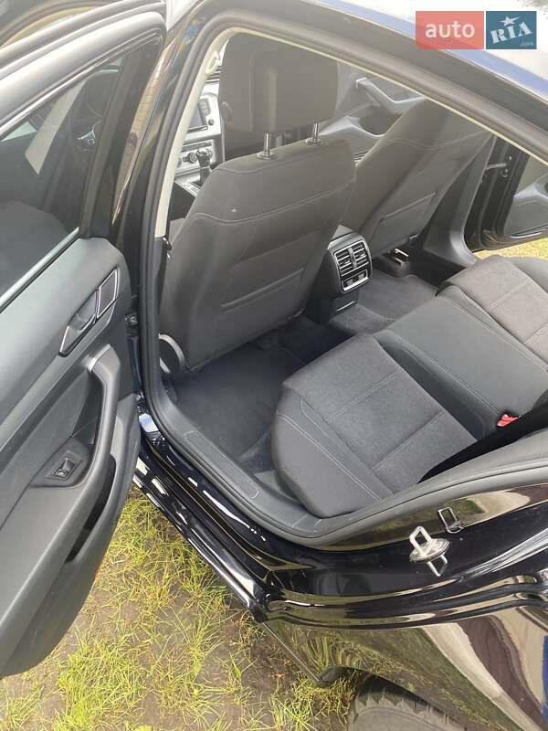 Седан Volkswagen Passat 2015 в Киеве