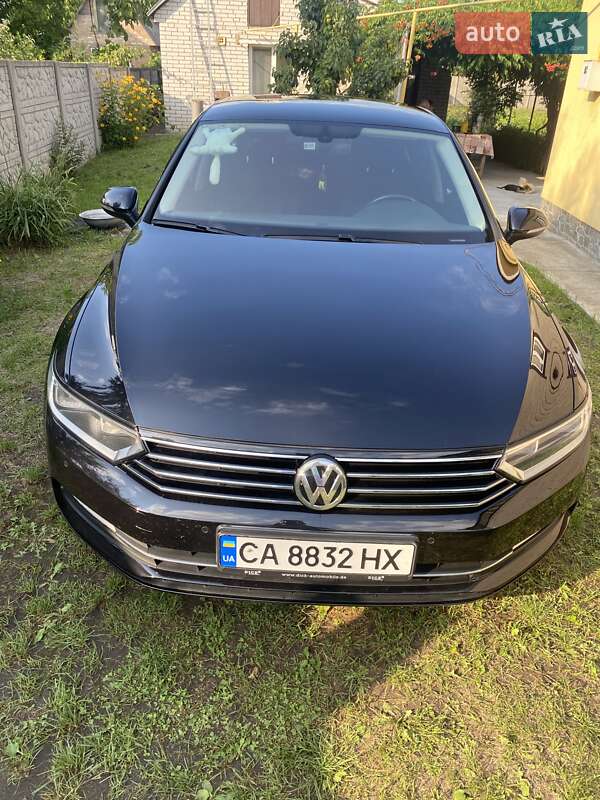 Седан Volkswagen Passat 2015 в Киеве